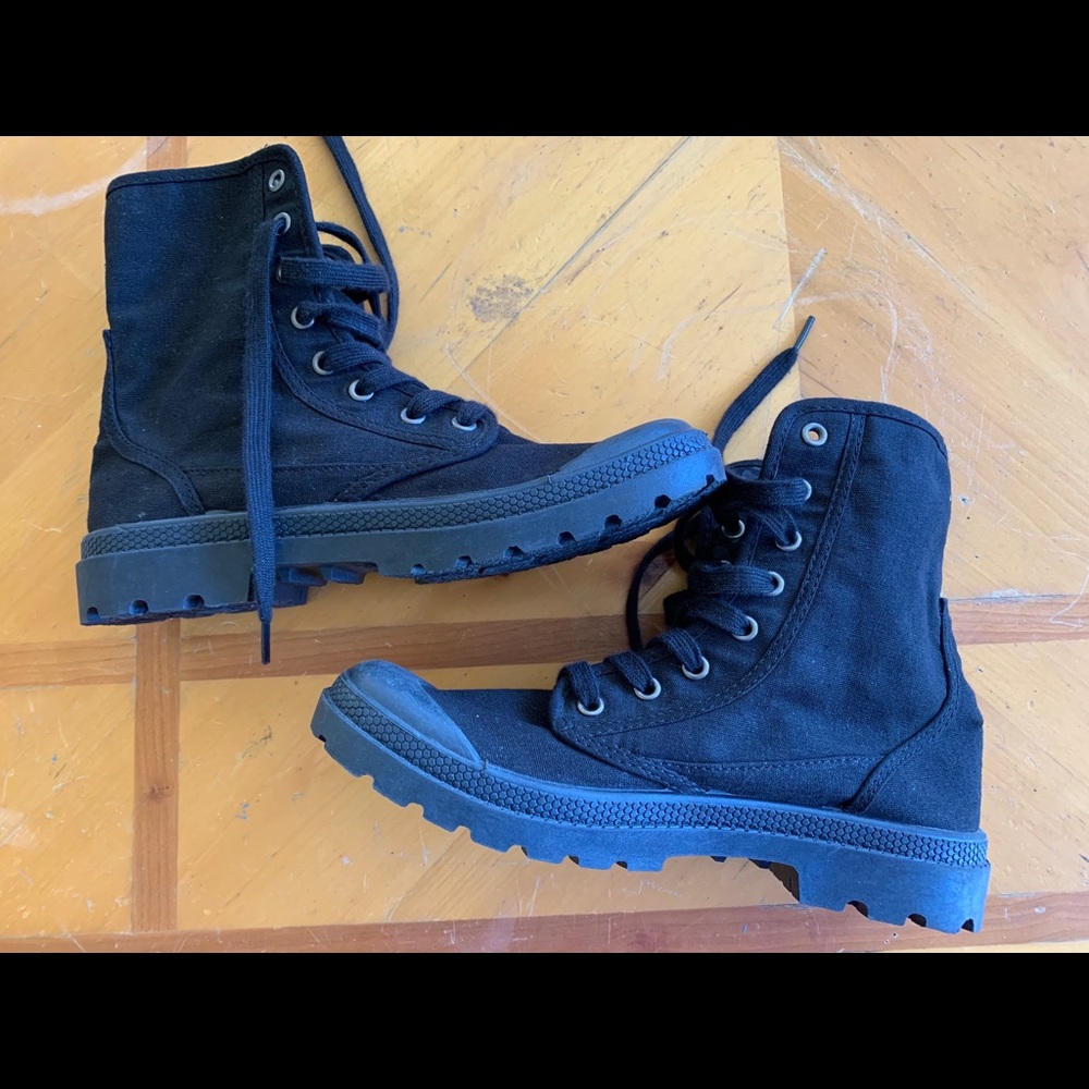 WOMENS BONGO BOOTS size 8
